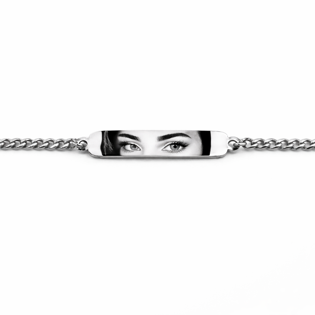 Armband mit eingravierten Augen